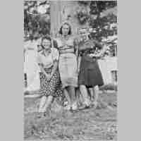 020-0110 Kapkeim 1941, die Kindergaertnerinnen.jpg